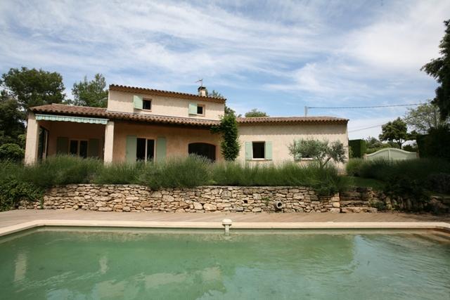 Belle villa en pleine verdure au coeur du Luberon